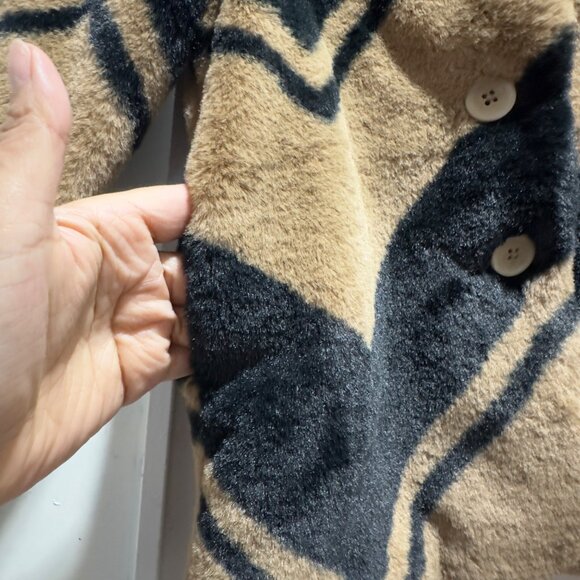 ❤️Baby Winter elegant Jacket 3-6 months GIRLS Faux Fur Coat Chevron Brown Black - Picture 3 of 5